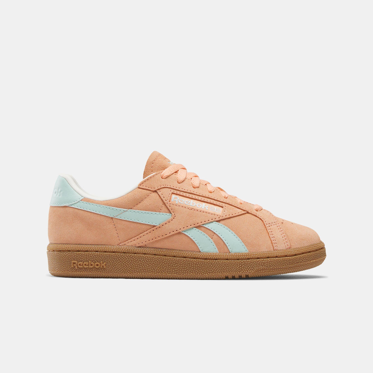 Low-cut leather shoe with light blue stripes on the side, light blue heel, orange laces and orange upper.