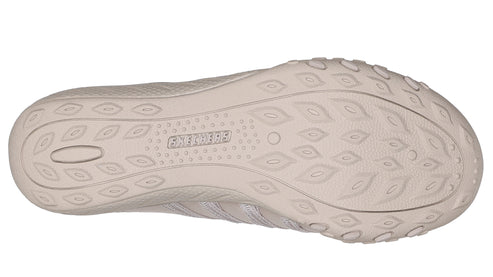 shoe sole with repeating oblong leaf pattern and oval in heel