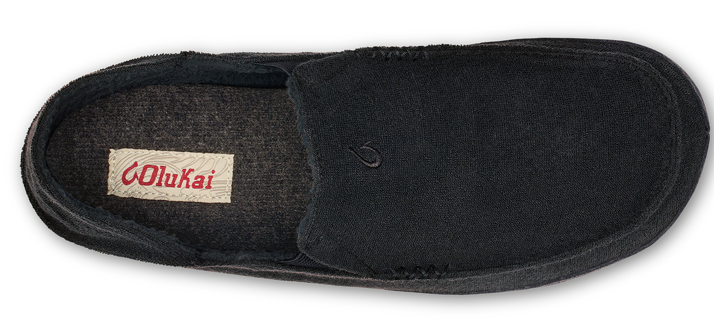 A black OluKai slipper.