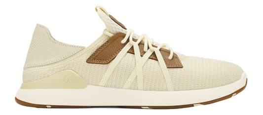 A sneaker in beige color.