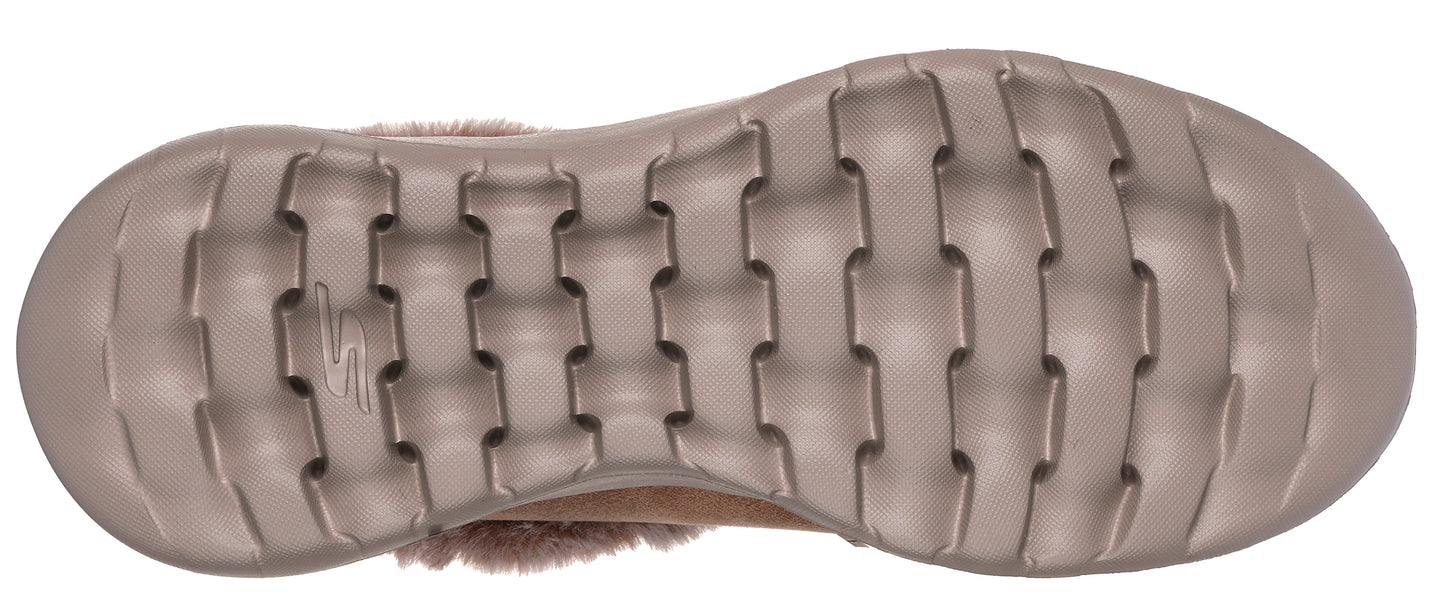 Sole of a slipper-like shoe with a grid pattern.