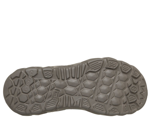 shoe sole with geometric and ribbed traction pattern