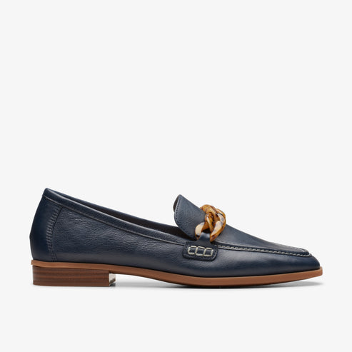 Navy leather loafer with chain accent.