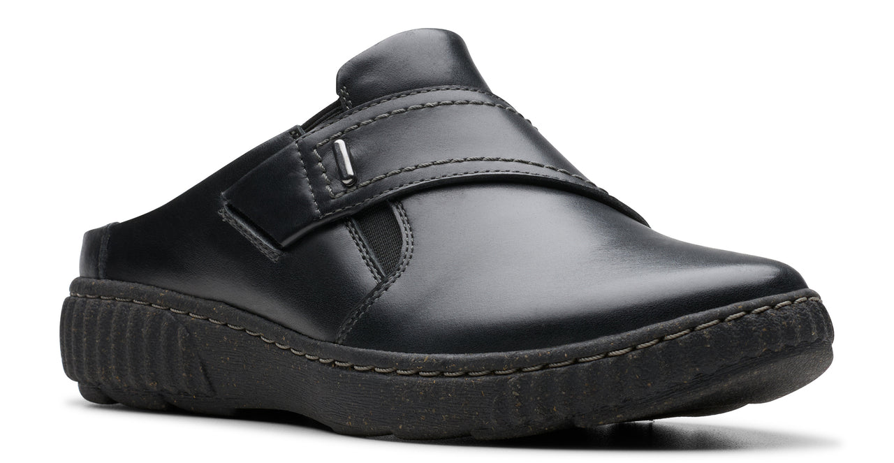 Black leather clog with an adjustable strap