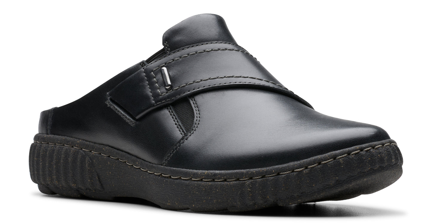 Black leather clog with an adjustable strap