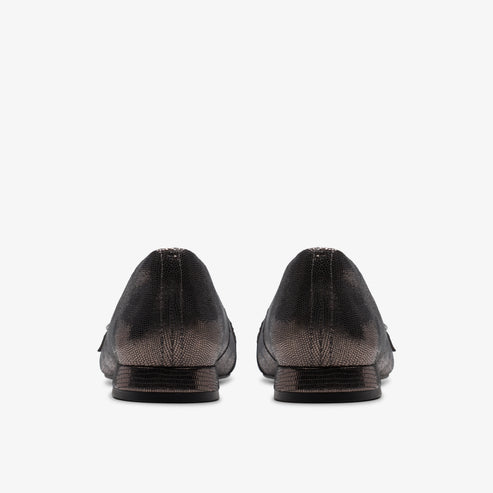 A pair of flats, viewed from the back.