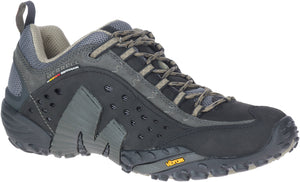 Low-cut shoe with grey laces, a black and gray upper, and a textured sole