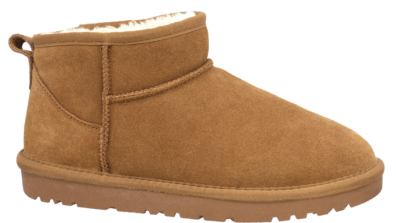 Ankle-high, tan-colored suede boot with fur lining