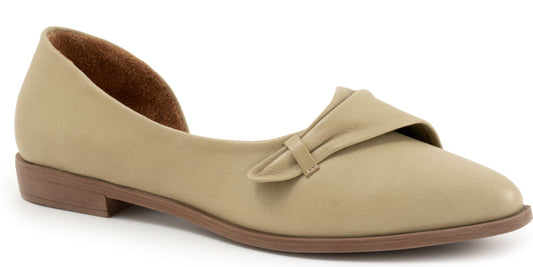 Tan loafer with bow detail.