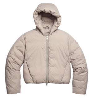 Beige cropped puffer jacket with a hood and a front zipper.