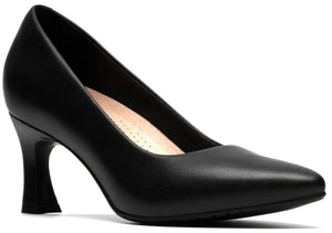 Black pointed-toe leather heel