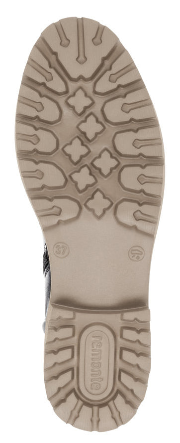 sole of a shoe with the word 'Tamaris' printed on it