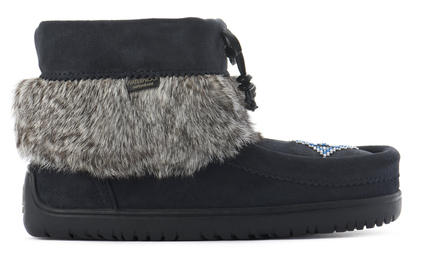 Ankle-high black moccasin boot with a grey fur trim.