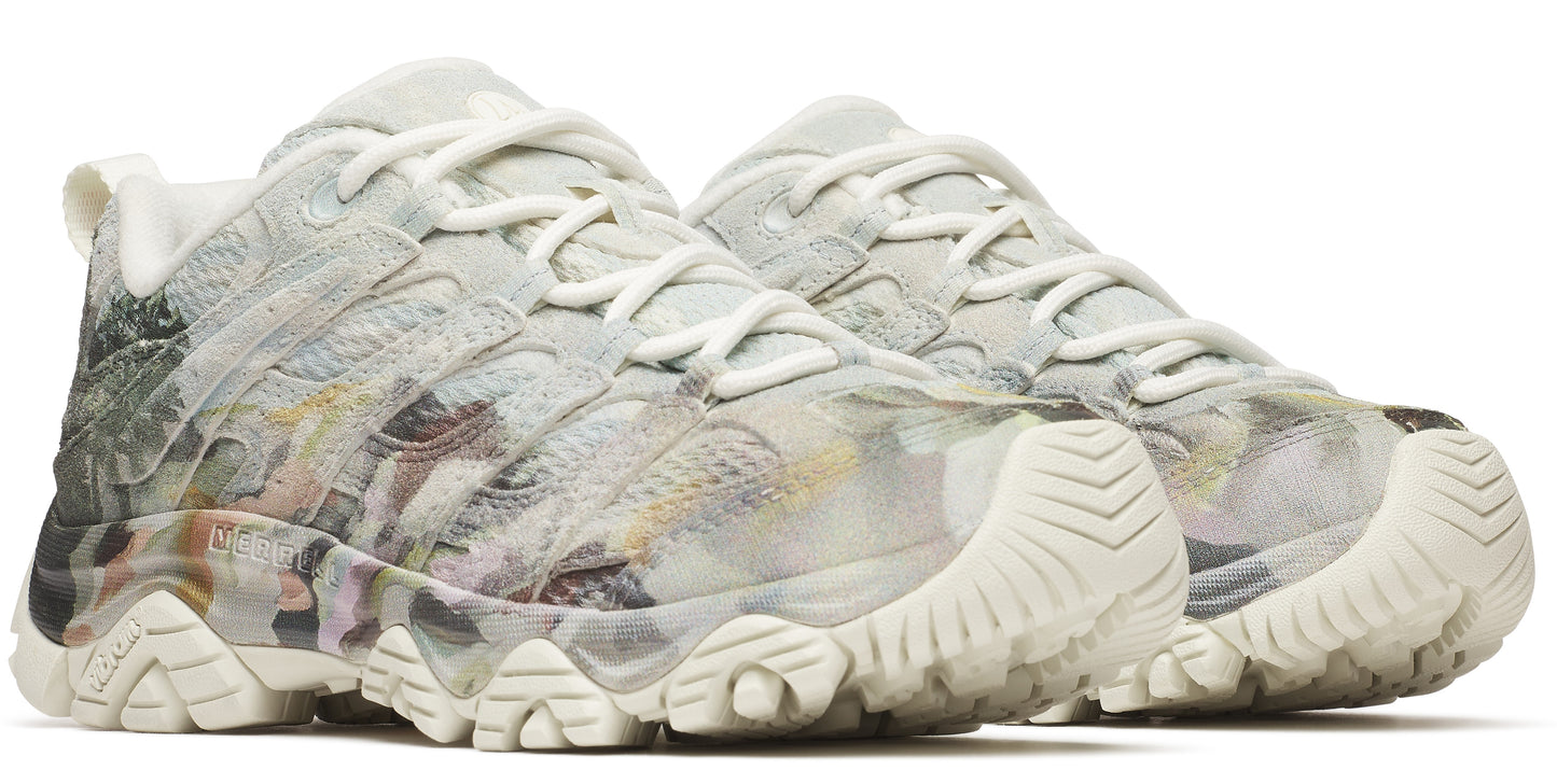 Low-top trail running shoes with an allover gray and white abstract pattern.