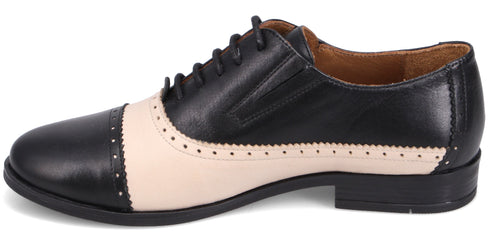 A two-tone oxford shoe in black and beige.