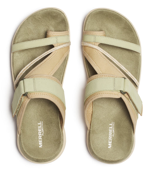 Pair of sandals with straps in beige and green, with toe loop. "MERRELL FLOWFORM" is printed on the insole.