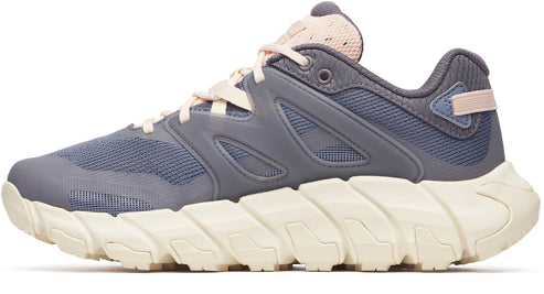 Gray mesh sneaker with geometric sole and pink laces.