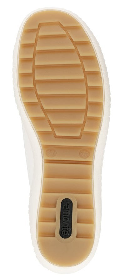 The shoe sole is lugged, with the word "remonte" engraved on the bottom.