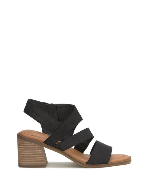 Black sandal with block heel and elastic straps.