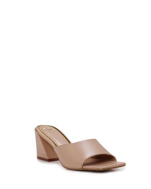 Beige mule shoe with a block heel and a square toe