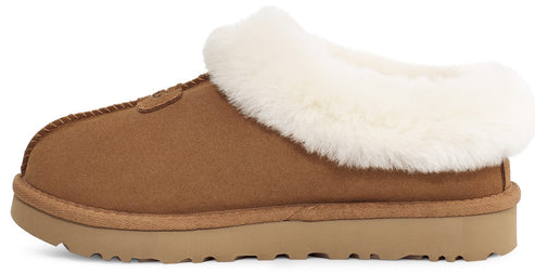 Tan slipper with cream-colored faux fur trim and matching sole.