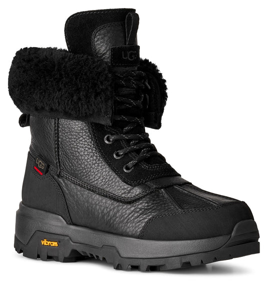 Black, ankle-high winter boot with lace-up closure and fur trim.