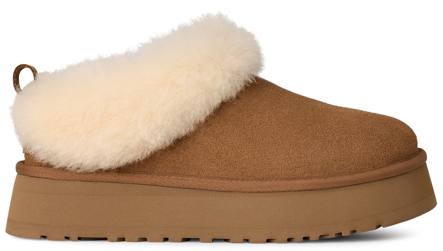 Chestnut slipper with a thick, beige, shearling collar and a flat, tan platform.
