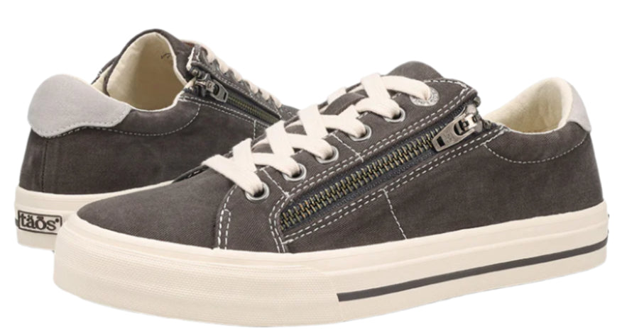 Canvas sneaker in dark gray with white laces and off-white platform sole, with a functional side zipper.