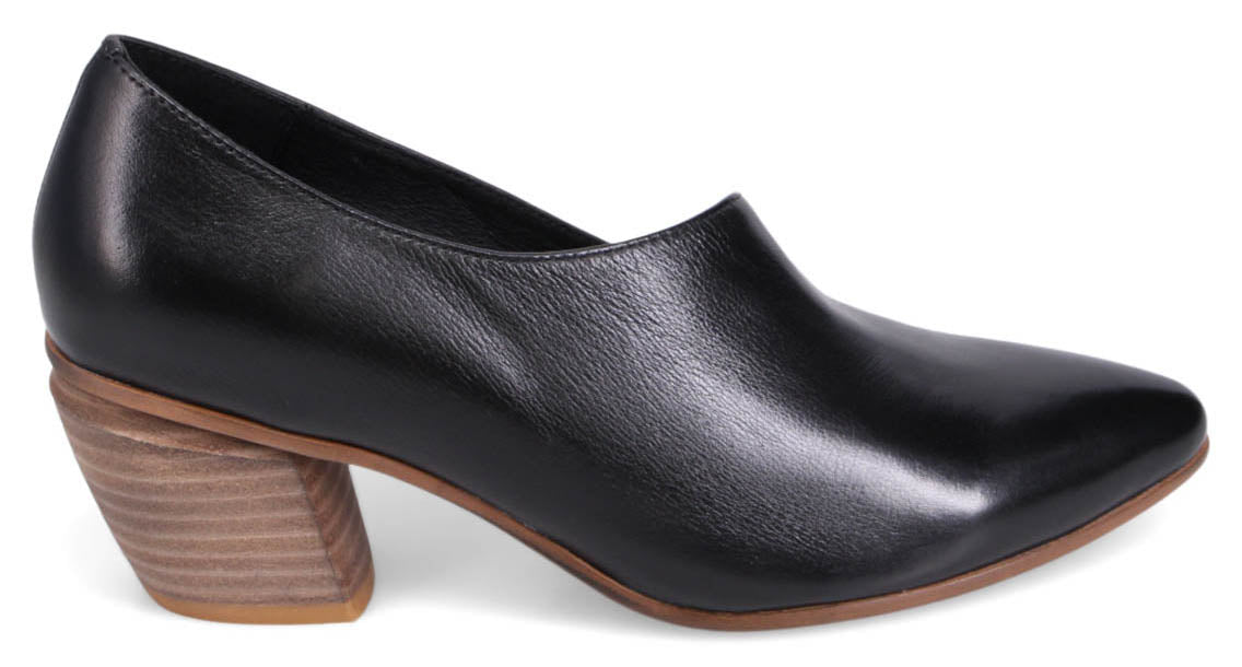 Black leather heeled shoe with a low chunky wooden heel and pointed toe.
