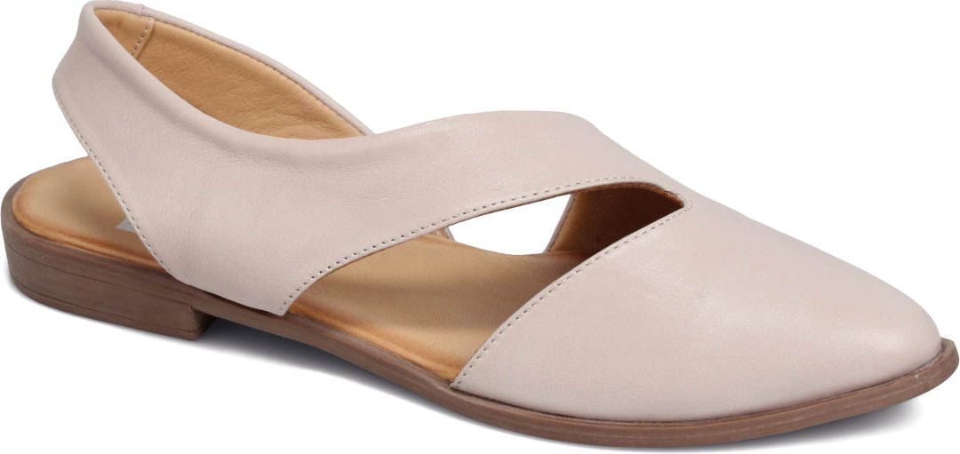 Beige slingback flat shoe.