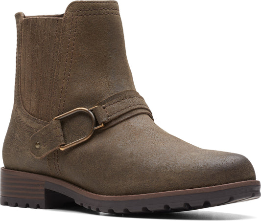 Ankle boot with a buckle strap, elastic sides and a low heel.