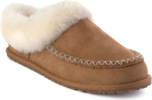 Tan slipper with cream fur lining and decorative stitching.
