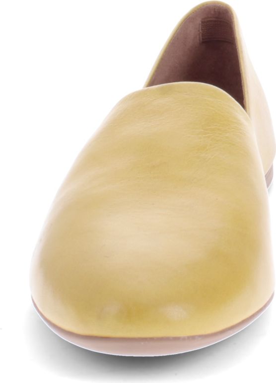 Leather loafer in yellow with rounded toe.
