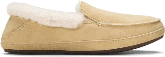 Tan slipper with white faux fur lining.
