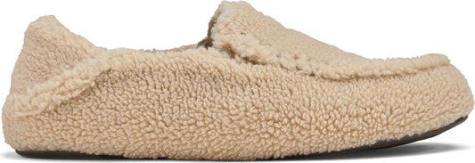Beige, sherpa-covered slipper.