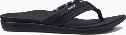 a black sandal with toe post