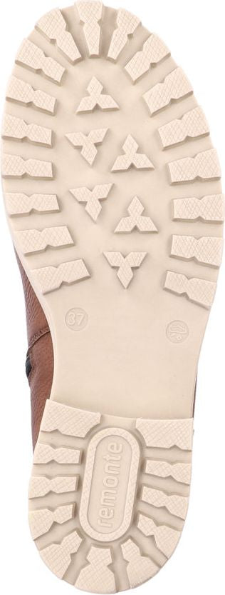 Sole of a boot with the word 'remonte' visible.