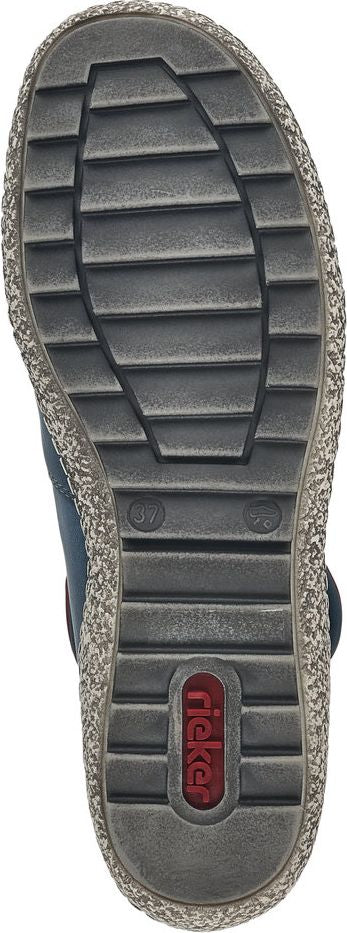 Bottom of footwear with ridged sole and "Ricker" in a red rectangle.