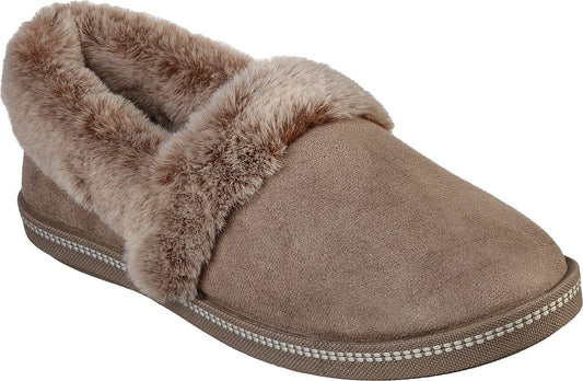 Taupe slipper with faux fur trim.