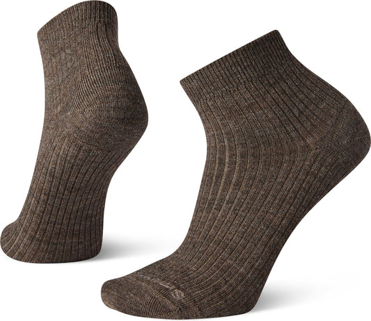 Pair of ribbed ankle socks in brown color.