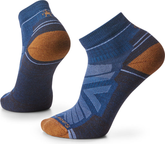 Ankle socks in dark and light blue with a brown toe and heel.